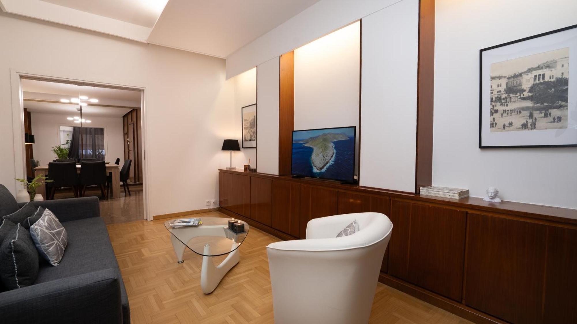 Quiet City Center Apt On A Pedestrian Street Афины Экстерьер фото