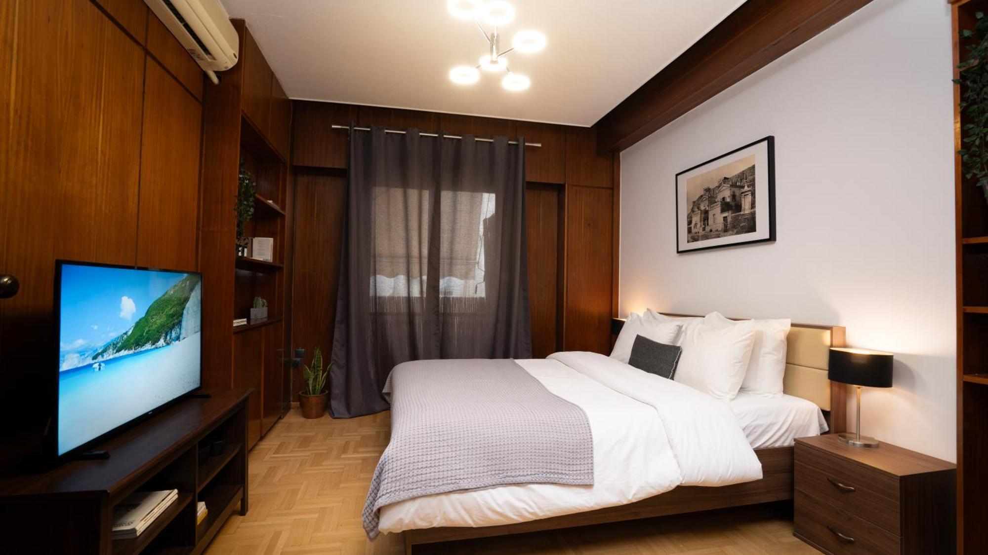 Quiet City Center Apt On A Pedestrian Street Афины Экстерьер фото